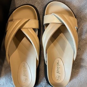 Beige cross cross sandals size 39 / 8